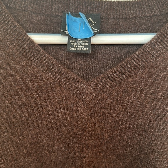 Jos. A. Bank v-neck sweater men’s - Picture 3 of 6